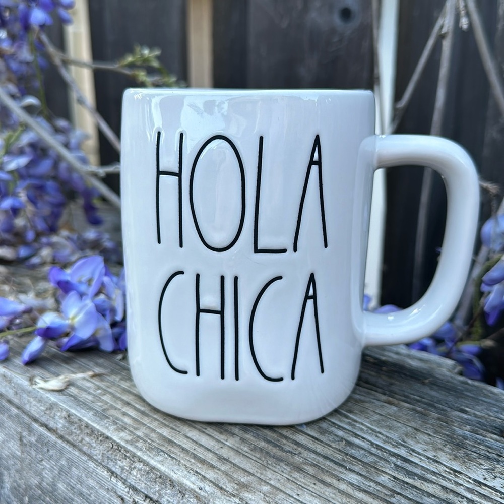 Hola Chica